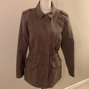 Hinge Utility Army Green Cargo Jacket Drawstring Waist Front Snap pockets ZipUp